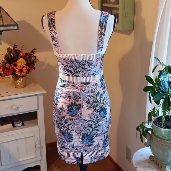 Guess Los Angeles Body Con Dress - Picture 8 of 15